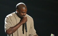 Kanye West naznačuje název a obálku svého alba. Aby toho nebylo málo, přidává už druhou skladbu s názvem Ye vs. the World