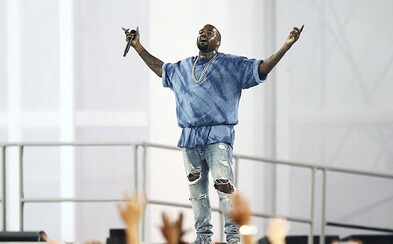 Kanye West nezůstal své pověsti nic dlužen a po 13 minutách ukončil koncert hozením mikrofonu do vzduchu Kanye West nezůstal své pověsti nic dlužen a po 13 minutách ukončil koncert hozením mikrofonu do vzduchu