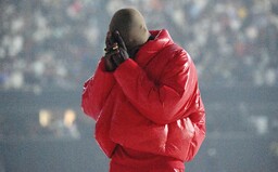 Kanye West nevrátil požičané oblečenie. Majiteľ žiada 400-tisíc dolárov 