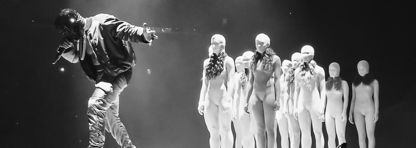 Kanye West povedal, že otroctvo bolo voľbou a teraz sa z neho smeje celý svet. Pozvali ho do Afriky, aby si obzrel otrocké prístavy