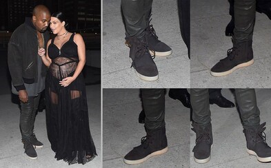 Kanye West přišel na přehlídku Givenchy v New Yorku v černých Yeezy Boost 750 Kanye West přišel na přehlídku Givenchy v New Yorku v černých Yeezy Boost 750