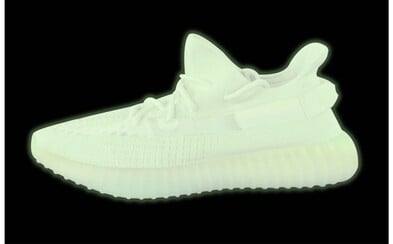 Kanye West slibuje nové Yeezy Boost, které budou svítit ve tmě Kanye West slibuje nové Yeezy Boost, které budou svítit ve tmě