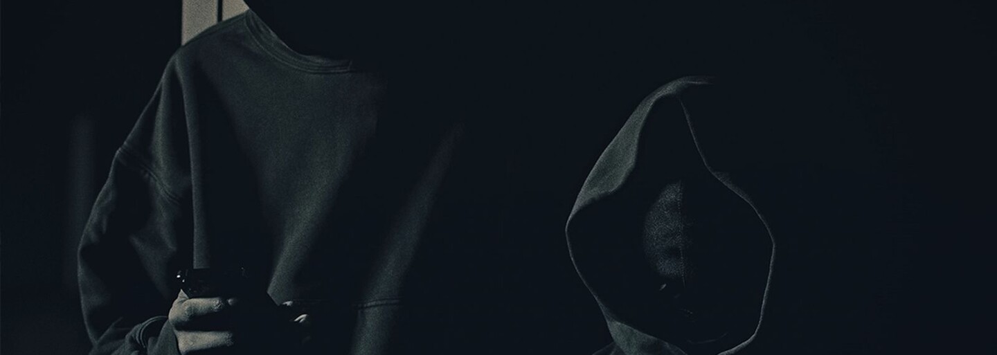 Kanye West spojil reklamu na svoju novú mikinu s videoklipom k skladbe Heaven and Hell. Temná atmosféra ťa pohltí