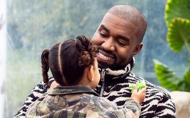 Kanye West vzpomíná na časy, kdy byl alkoholikem. Od rána se opíjel vodkou s džusem, opil se i na červeném koberci Kanye West vzpomíná na časy, kdy byl alkoholikem. Od rána se opíjel vodkou s džusem, opil se i na červeném koberci