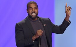 Kanyeho značka Yeezy žaluje brigádníka za porušení smlouvy. Za fotku na Instagramu mu hrozí pokuta půl milionu dolarů