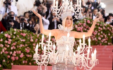 Katy Perry prezlečená za luster a Kanye West v bombere za 40 €. Aké róby predviedli známe tváre na Met Gala 2019? Katy Perry prezlečená za luster a Kanye West v bombere za 40 €. Aké róby predviedli známe tváre na Met Gala 2019?