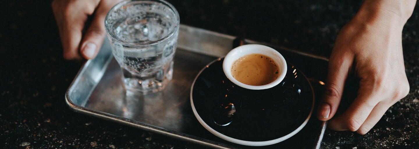 Káva alebo karcinogén? S expertom vysvetľujeme, ako rozlíšiť kvalitnú kávu od odpadu a čo by si určite nemal piť