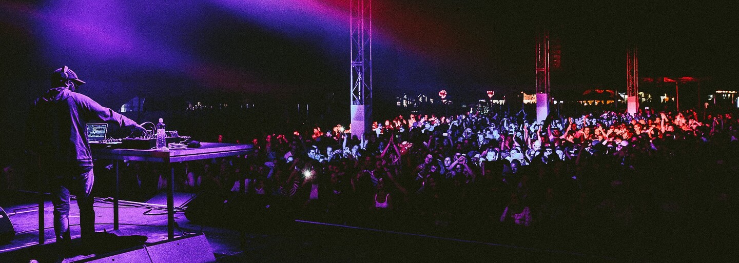 Kaytranada: Štúdiá nie sú pre mňa, príde mi nudné tam sedieť a čakať, kým sa niečo stane (Rozhovor)