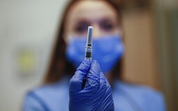 Každý Čech bude mít očkování na koronavirus zdarma, zní návrh