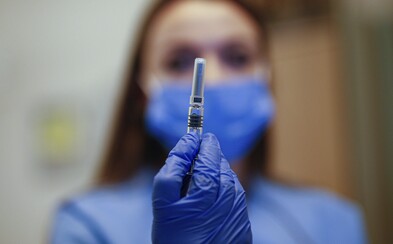 Každý Čech bude mít očkování na koronavirus zdarma, zní návrh Každý Čech bude mít očkování na koronavirus zdarma, zní návrh