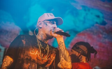 Každý raper si chce zvýšiť ego peknými handrami. Separ má radosť, keď môže darovať oblečenie s nevyčísliteľnou hodnotou Každý raper si chce zvýšiť ego peknými handrami. Separ má radosť, keď môže darovať oblečenie s nevyčísliteľnou hodnotou