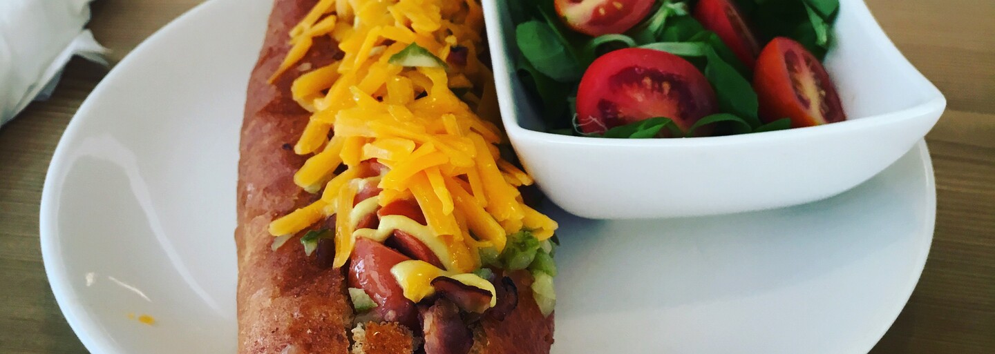 Kde si dáš v Bratislave najlepší hot dog? Otestovali sme 8 prevádzok