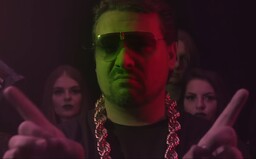 Kdo je Král flow? James Cole. Jeho ambient si užívají i metaloví posluchači