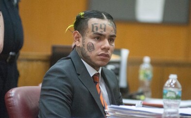 Jestli se 6ix9ine dostane na svobodu, bude vděčit i plastové lahvi s vodou. Jeho případ se blíží ke konci Jestli se 6ix9ine dostane na svobodu, bude vděčit i plastové lahvi s vodou. Jeho případ se blíží ke konci