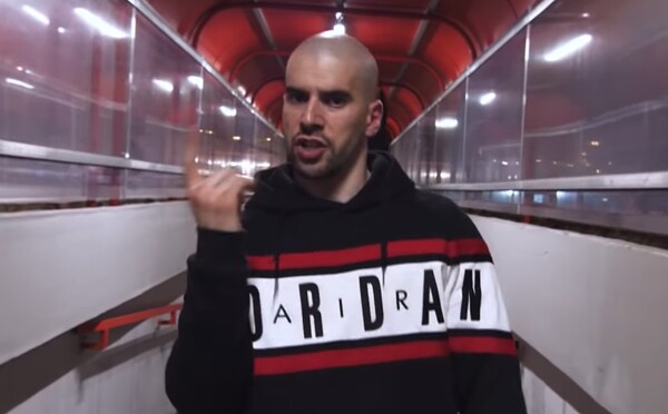 Keď si dáš na tvár škaredú kérku, je to znak toho, že máš krízu. Bitman rapuje rýchlejšie, ako by bolo zdravé