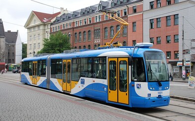 Když řidič tramvaje nadýchá, stroj se zablokuje. V Ostravě se zkouší speciální alkoholtester v kabině Když řidič tramvaje nadýchá, stroj se zablokuje. V Ostravě se zkouší speciální alkoholtester v kabině