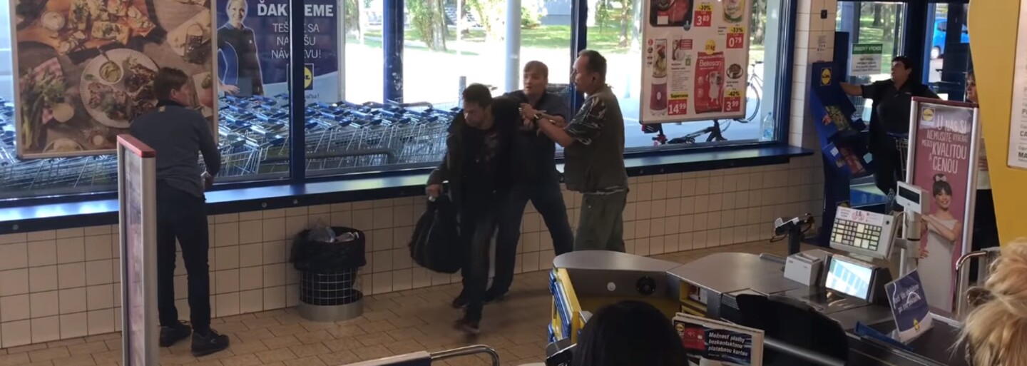 Keď zlodeja v LIDLi zbadali predavači, začal preliezať cez regály. Vtipné video z bratislavského obchodu nakoniec vyvrcholilo stretom s políciou