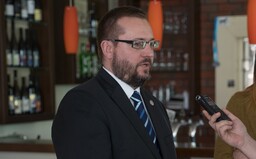 Kedy budú štátnice, ako to bude s odovzdávaním diplomoviek a bakalárok a kedy sa študenti vrátia na Mlyny? (Rozhovor)