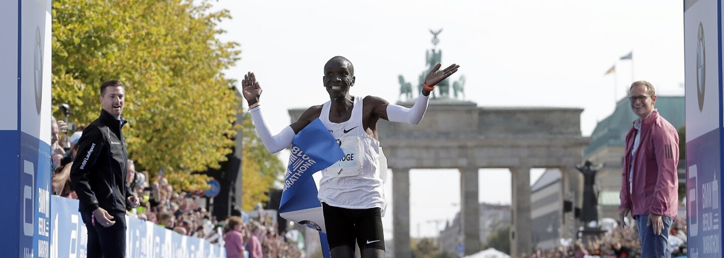 Keňan Eliud Kipchoge zaběhl na Berlínském maratonu světový rekord