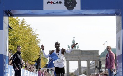 Keňan Eliud Kipchoge zaběhl na Berlínském maratonu světový rekord Keňan Eliud Kipchoge zaběhl na Berlínském maratonu světový rekord