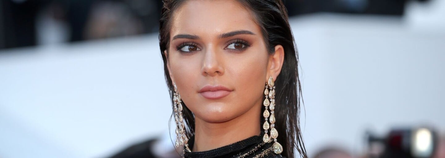 Kendall Jenner oslavila 21. narozeniny v perfektních party outfitech