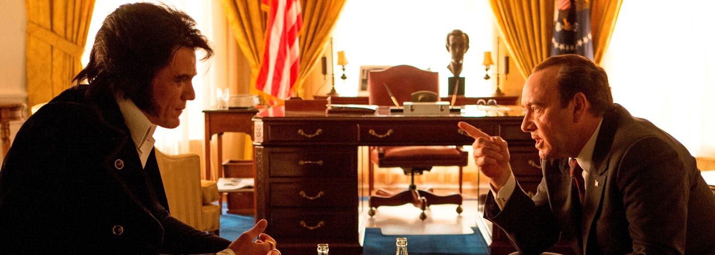 Kevin Spacey a Michael Shannon hláškujú v traileri pre šialenú komédiu Elvis & Nixon