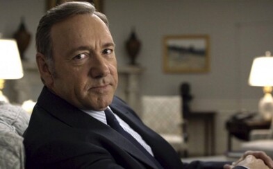 Kevin Spacey potvrdil, že je gay. Omluvil se navíc muži, kterého kdysi obtěžoval Kevin Spacey potvrdil, že je gay. Omluvil se navíc muži, kterého kdysi obtěžoval