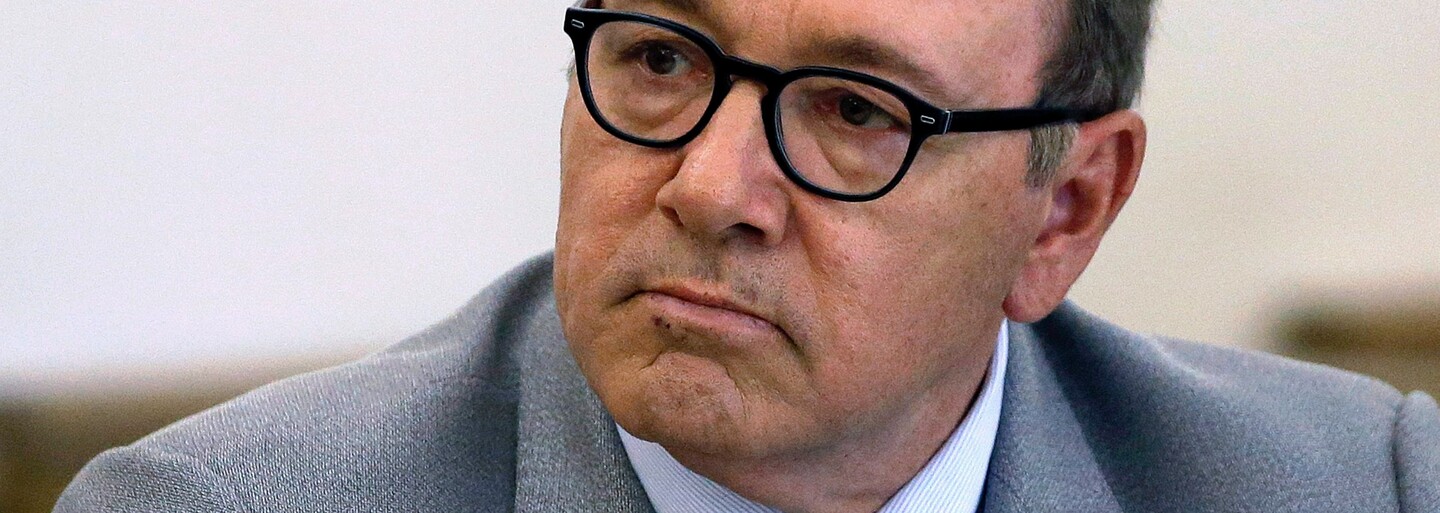 Kevin Spacey znovu před soudem. Veškerá obvinění „důrazně odmítá“