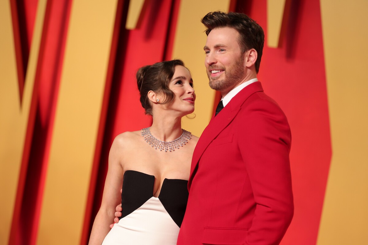 Alba Baptista a Chris Evans na večierku Vanity Fair 2024