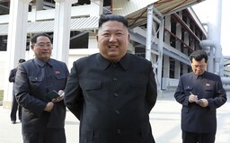 Kim Čong-un žije. Po 3 týždňoch sa objavil na verejnosti
