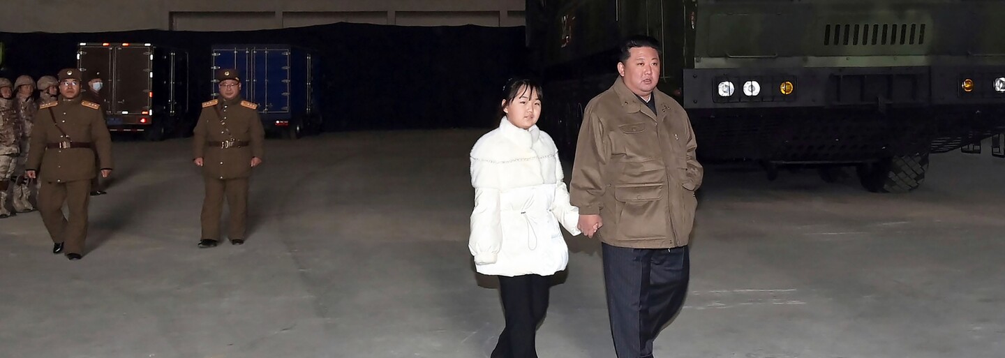 Kim Čong-un znovu ukázal dceru, mluví se o jejím nástupnictví