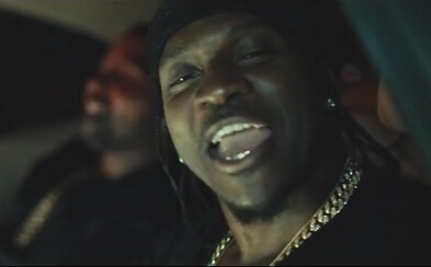 King Push sa vozí na zadnom sedadle limuzíny v klipe na track Untouchable King Push sa vozí na zadnom sedadle limuzíny v klipe na track Untouchable