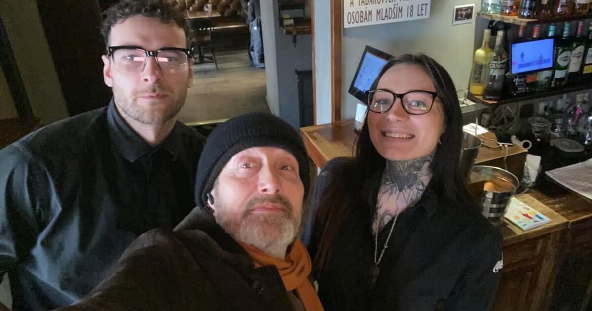 Mads Mikkelsen už je v Praze! Brzy tu potkáš i Leonarda DiCapria a Jennifer Lawrence