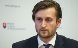 Koľko Slovákov sa nakazí, kedy skončia opatrenia a ako bude vyzerať boj s koronavírusom potom. Pýtali sme sa experta (Rozhovor)