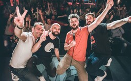 Koľko zarábajú stand-up komici a do akej miery si vymýšľajú príbehy? Pýtali sme sa Joe Trendyho, Lužinu či Adámyho