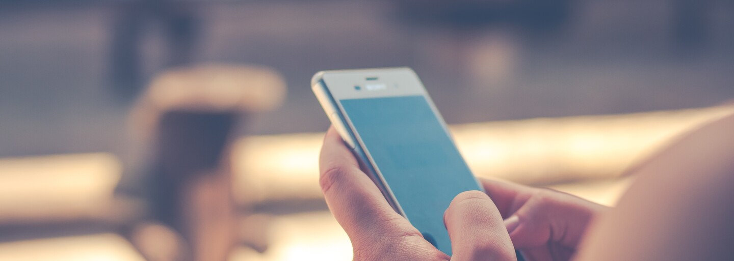 Koľkokrát za deň si skontrolujeme smartfón? Viac než tretina bežných ľudí môže byť na telefónoch závislá