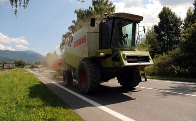 Kombajnérista zabloudil cestou ze žní v Brně. Policisté mu pomohli vrátit se do polí Kombajnérista zabloudil cestou ze žní v Brně. Policisté mu pomohli vrátit se do polí