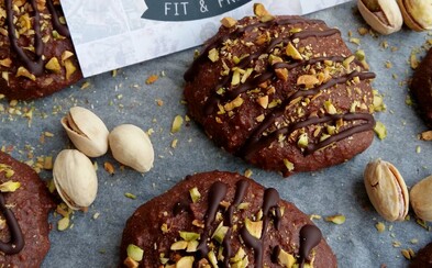 Kombinace čokolády a oříšků nikdy nezklame. Zkus tyto čokoládové koláčky s pistáciemi (Recept) Kombinace čokolády a oříšků nikdy nezklame. Zkus tyto čokoládové koláčky s pistáciemi (Recept)