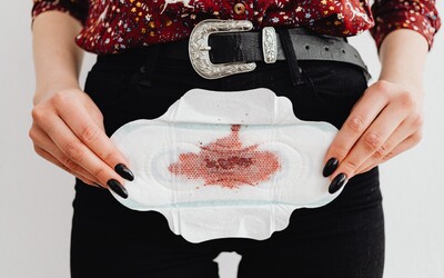 KOMENTÁŘ: Proč je sex během menstruace považován za tabu? Přinést ti může i nevídané potěšení