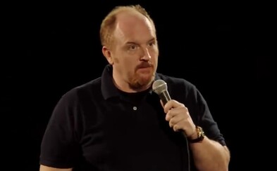 Komik Louis C.K. v Izraeli: Radšej by som bol v Osvienčime ako v New Yorku. Vtipy o holokauste rozprával aj na Slovensku Komik Louis C.K. v Izraeli: Radšej by som bol v Osvienčime ako v New Yorku. Vtipy o holokauste rozprával aj na Slovensku