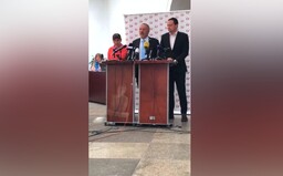 Komunistům někdo promítl na pultík Miladu Horákovou. „Je to popírání demokratického principu," uvedla mluvčí strany