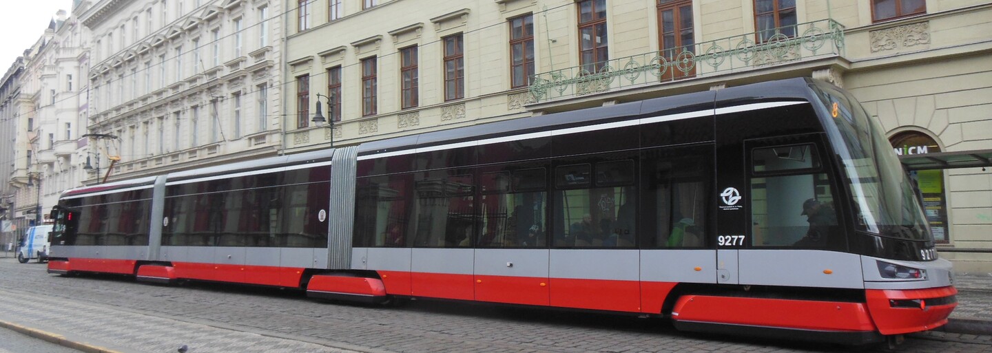 Konec veder? V Praze dostanou všechny tramvaje 15T klimatizaci