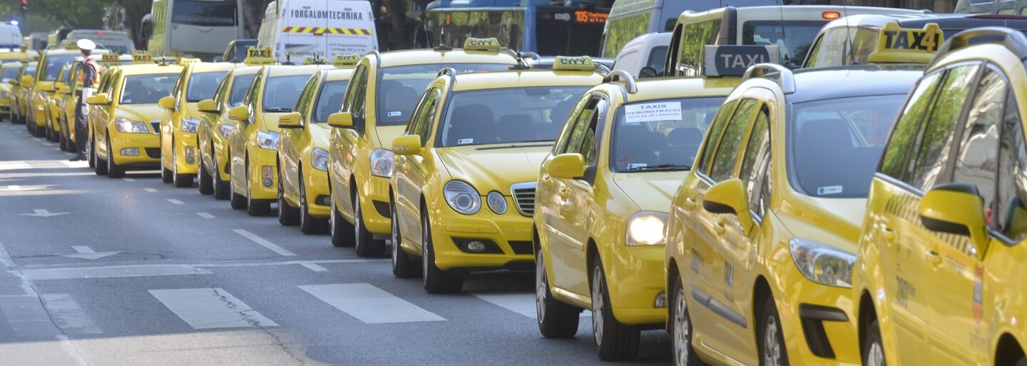 Koniec UBERu v Bratislave možno prichádza. Taxikári sa chvália súdnym rozhodnutím, ktoré má zaručiť ich víťazstvo