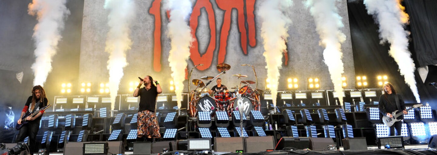 Korn: příběh sexuálně zneužívaného a šikanovaného outsidera s velkým talentem, kterému nadávali spolužáci i učitelé