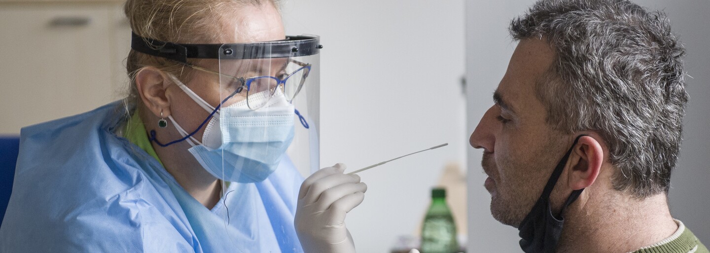 Koronavirus proniká i do lidského mozku, ukazuje nová studie