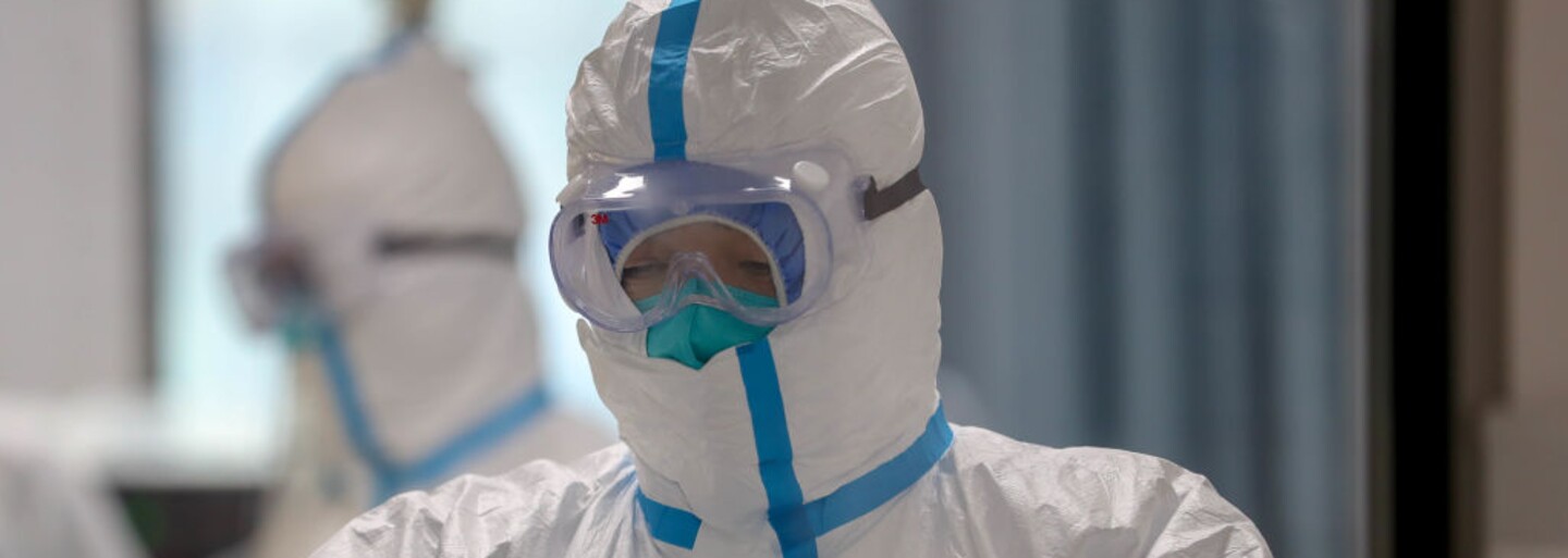 KORONAVIRUS: Ve čtvrtek přibylo 26 907 nakažených, dalších 3 631 lidí se nakazilo znovu