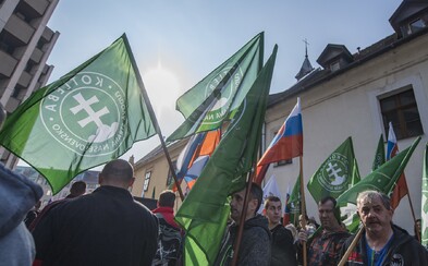 Kotlebovci mali vo svojich novinách šíriť nepravdy. Ľudia sa teraz skladajú na ich žalobu Kotlebovci mali vo svojich novinách šíriť nepravdy. Ľudia sa teraz skladajú na ich žalobu