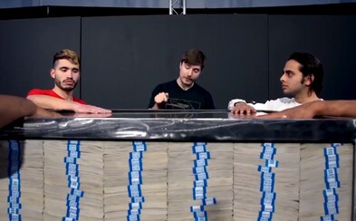 Krabicu plnú peňazí vyhrá ten, kto na nej bude mať najdlhšie ruku. Posledný challenge MrBeasta o 1 000 000 dolárov bude live Krabicu plnú peňazí vyhrá ten, kto na nej bude mať najdlhšie ruku. Posledný challenge MrBeasta o 1 000 000 dolárov bude live