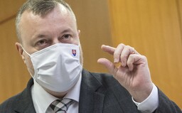 Krajniak a Záborská navrhujú otvoriť kostoly, aby sa veriaci modlili za lepšiu pandemickú situáciu