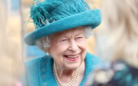 Královna Alžběta II. zemřela stářím
